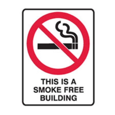 SIGN THIS IS A SMOKE FREE BUILDING 300X225MM METAL 841012 (Z031042 - 600X450MM)