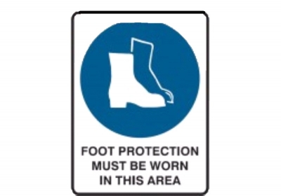 SIGN FOOT PROTECTION MUST BE WORN IN THIS AREA 225X300MM METAL 840584 (Z034462 - 225X300MM)